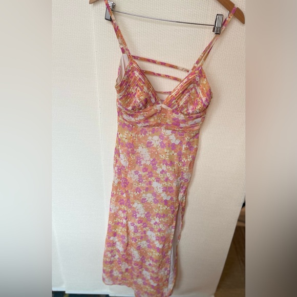 ASOS DESIGN cami pleated midi dress with if split in coral floral print - Picture 4 of 11